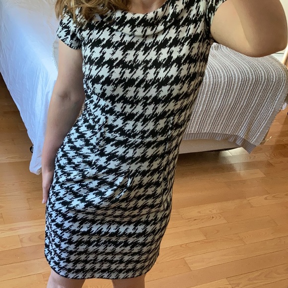 Adrienne Vittadini Houndstooth Dress - Picture 6 of 8